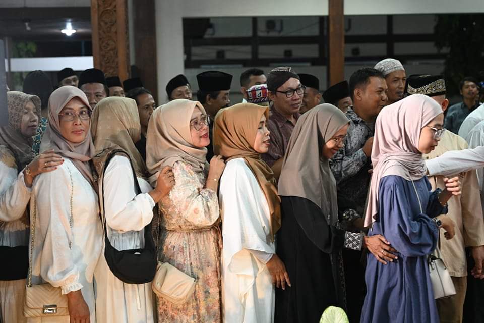 Seperti Ini Ramainya Open House Bupati Kebumen di Hari&nbsp;Pertama