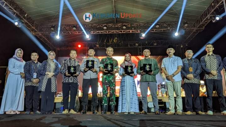 Peluncuran Pilbup Kebumen 2024 Dibarengi Sholawatan bersama Gus&nbsp;Azmi