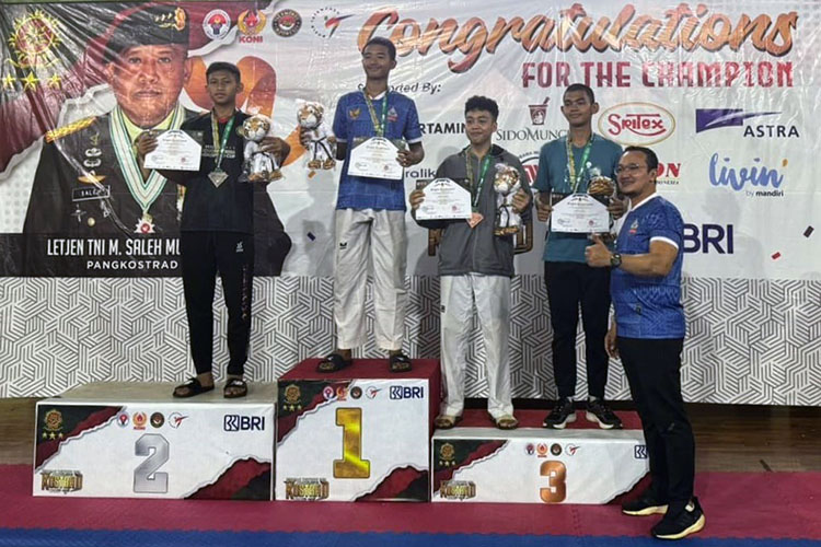 Angga Kurnia Nugroho Sabet Medali Perak di Kejurnas Taekwondo Pangkostrad Cup&nbsp;2024