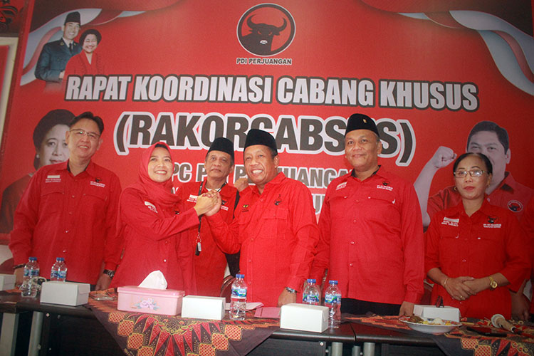 Ambil Formulir Pendaftaran di DPC PDI Perjuangan, H Yulianto Usung Tagline Kebumen&nbsp;Sugih