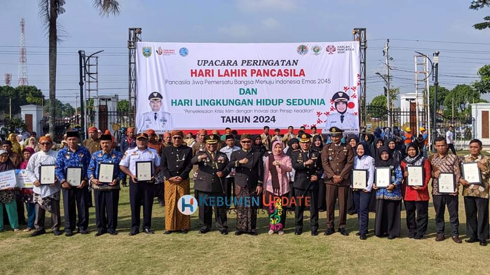 Peringati Hari Lahir Pancasila dan Hari Lingkungan Hidup Sedunia, Pemkab Kebumen Beri Penghargaan dan&nbsp;Bantuan