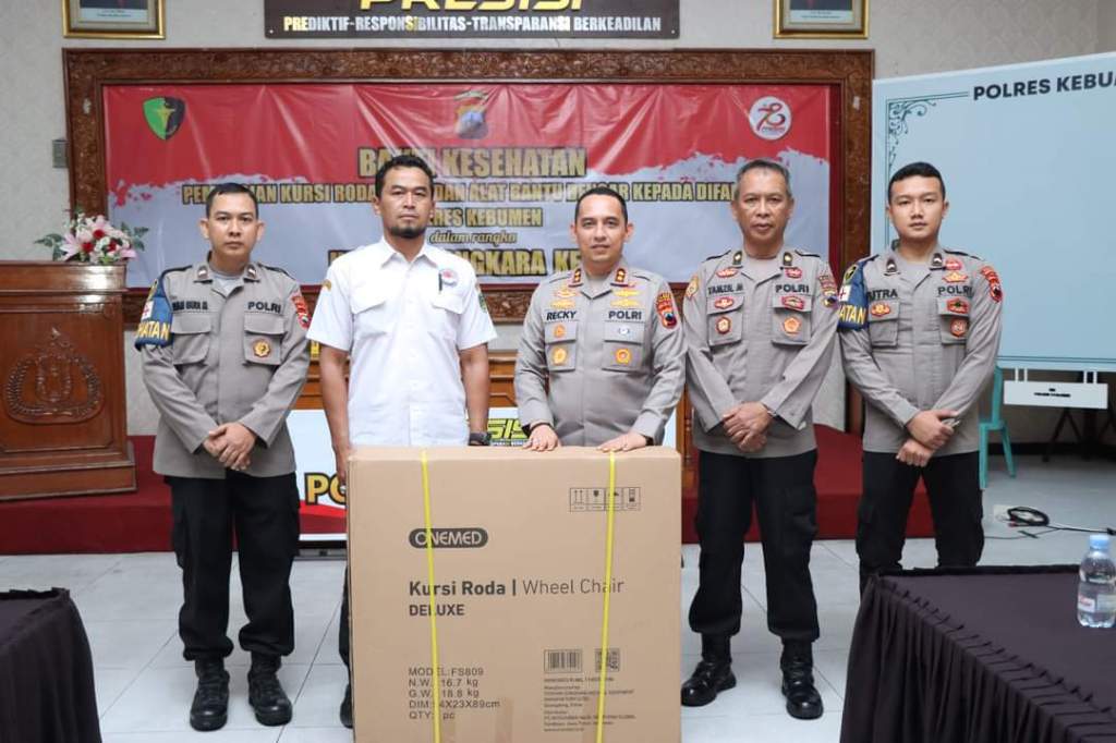 Difabel di Rumah Inklusif Mendapat Alat Bantu dari Polres Kebumen