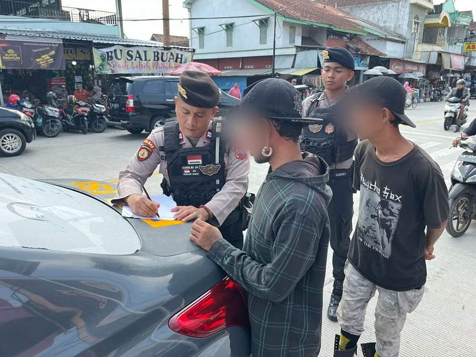 Kegiatan Rutin yang Dioptimalkan, Pengamen di Pasar Kutowinangun Dibina Sat Samapta Polres&nbsp;Kebumen