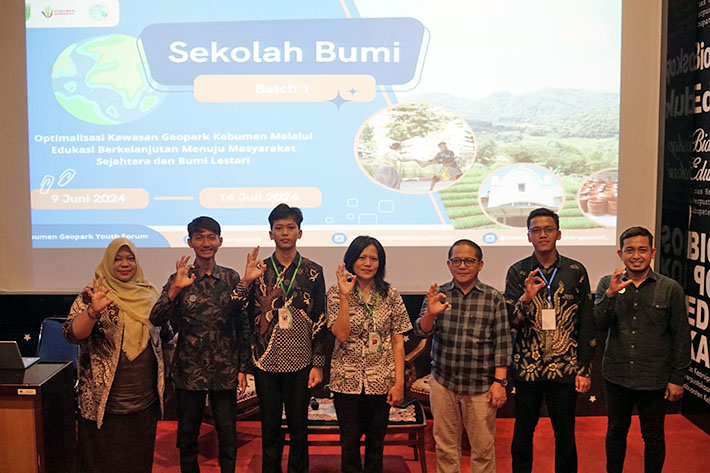 Badan Pengelola Geopark Kebumen Lakukan Edukasi Berkelanjutan Melalui Sekolah Bumi dan Geopark Goes to&nbsp;School