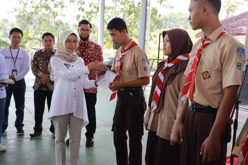 OJK Gelar Edukasi dan Inklusi Keuangan (Edulusi) di SMKN&nbsp;Karanggayam