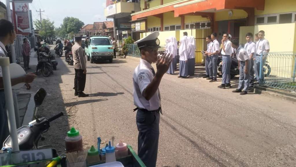 Bentuk Tim Patroli Keamanan Sekolah, 40 Murid SMK Muhammadiyah Kutowinangun Dilatih Polisi