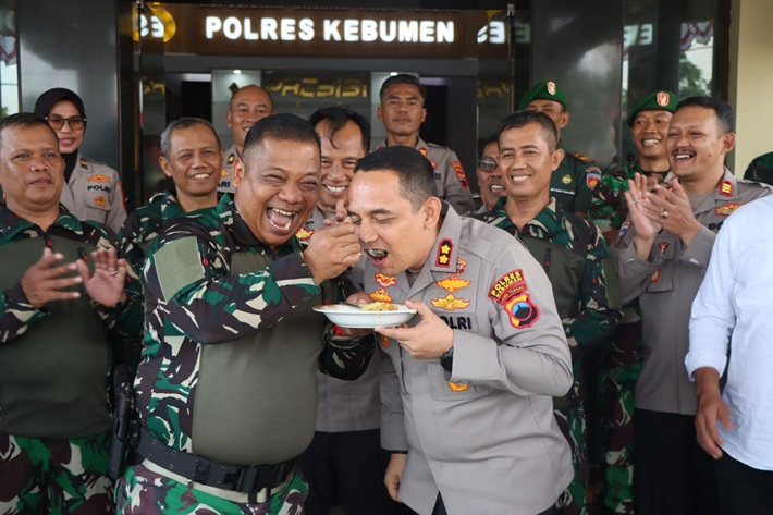 Dandim 0709 Beri Kejutan untuk Polres Kebumen di HUT ke-78 Bhayangkara