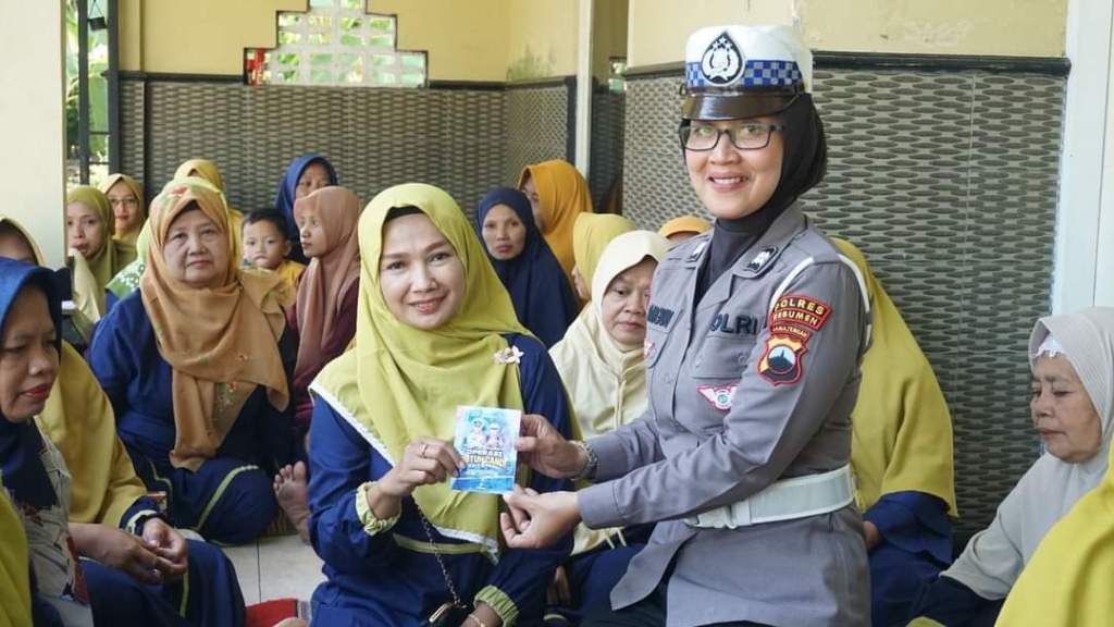 Ibu-ibu PKK Desa Kuwarisan Kecamatan Kutowinangun Ikuti Pembinaan&nbsp;Berlalulintas