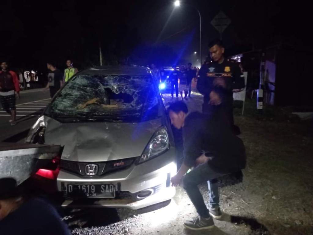 Berikut Kronologi Mobil yang Dirusak Sekelompok Warga di Jalan Pansela&nbsp;Puring