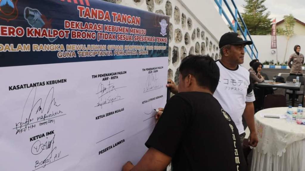 Deklarasi Zero Knalpot Brong Diikuti Kedua Tim Pemenangan Pilkada&nbsp;Kebumen